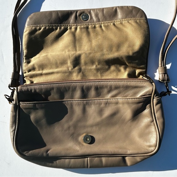 Stone Mountain USA Vintage Taupe Soft Leather Shoulder Bag Magnetic Flap Closure - Picture 2 of 14